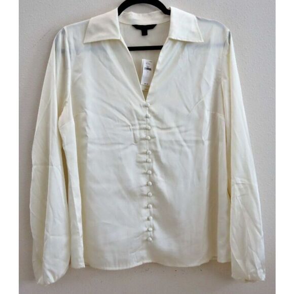 Banana Republic 762890 Women Sz M Snow Day/Ivory Satin Covered-Button Blouse - Picture 1 of 9